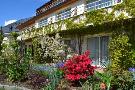 facade arrière de l'auberge - jardin - bretagne sud